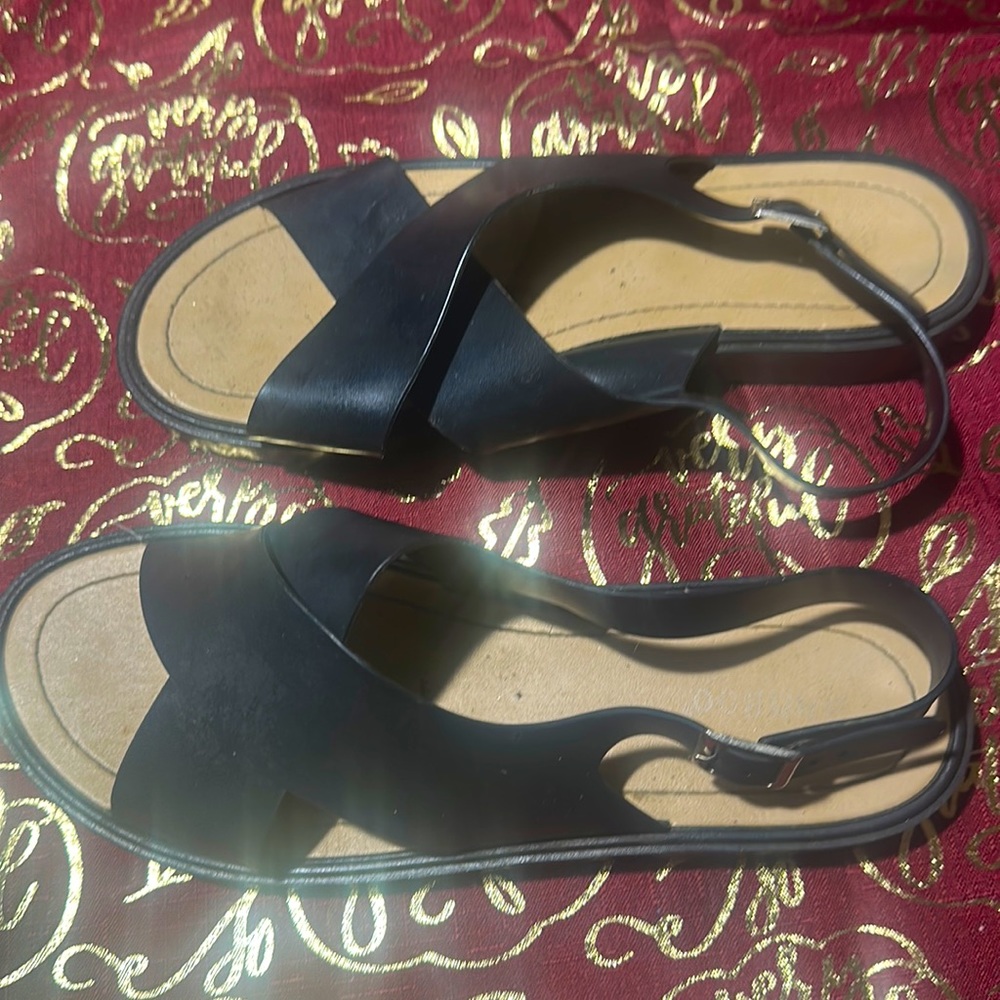 Flat women’s sandal